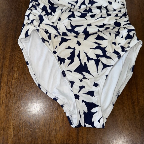 Anne Cole Women’s Twist Front One Pc Bandeau Swimsuit Blue Floral Size Small - Picture 4 of 8